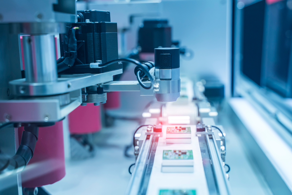 Inneos | MIPI Over Optical Fiber: Revolutionizing Machine Vision in Industrial Applications An industrial pick-and-place machine.